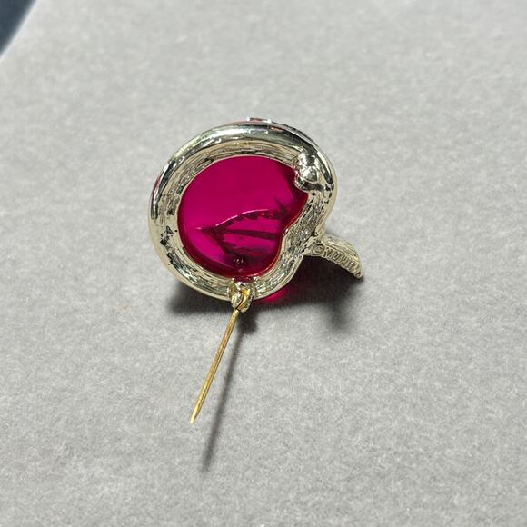 Vintage Sarah Coventry Pink Red Lucite Gold Tone Domed Apple Pin Brooch - Picture 6 of 15